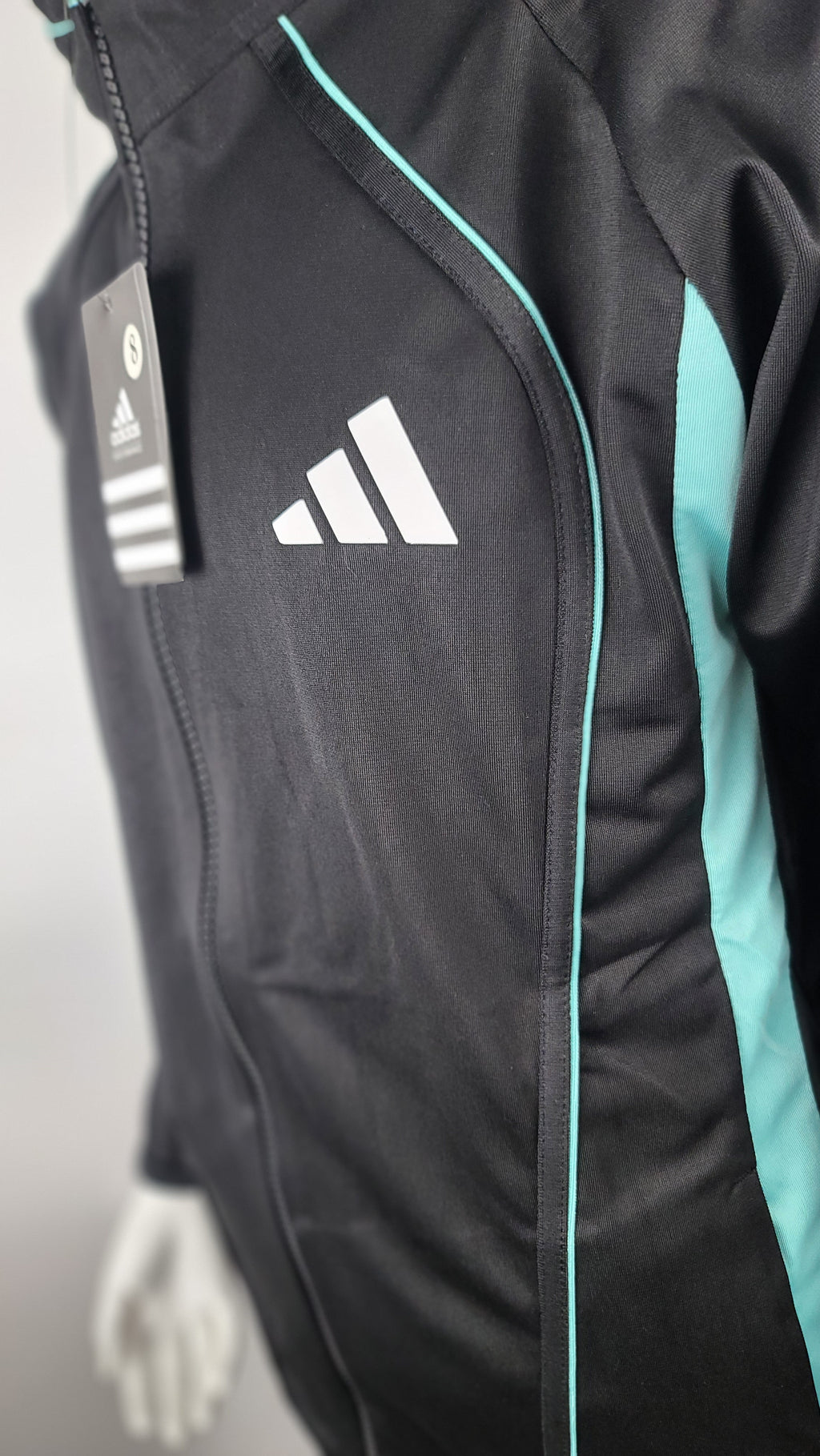 SURVETEMENT ADIDAS ENFANTS 2026