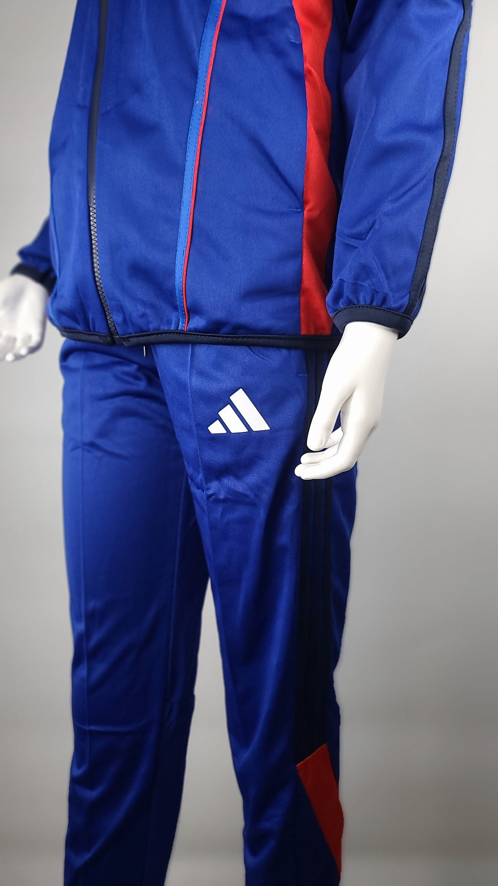 SURVETEMENT ADIDAS ENFANTS 2026