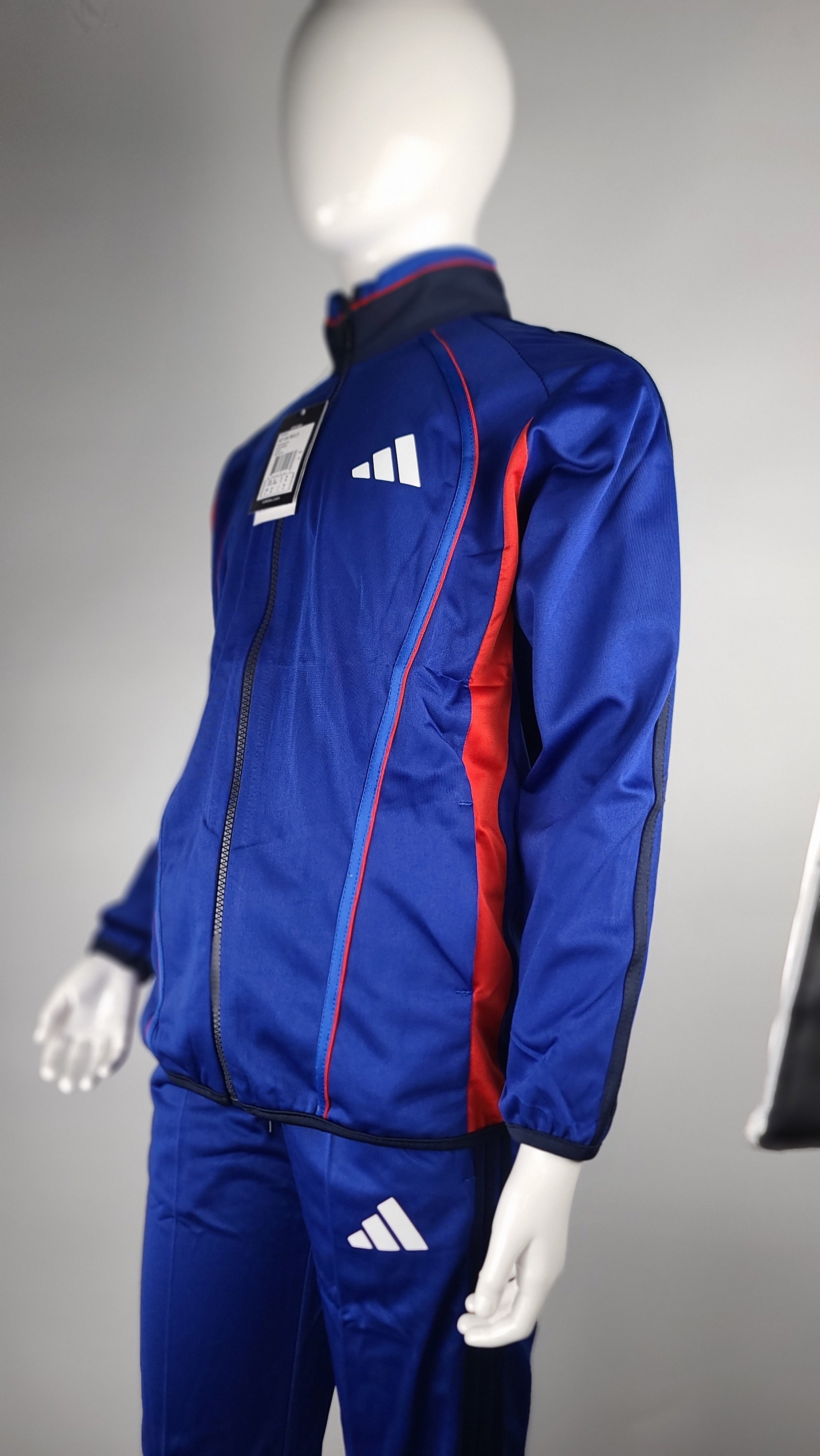 SURVETEMENT ADIDAS ENFANTS 2026