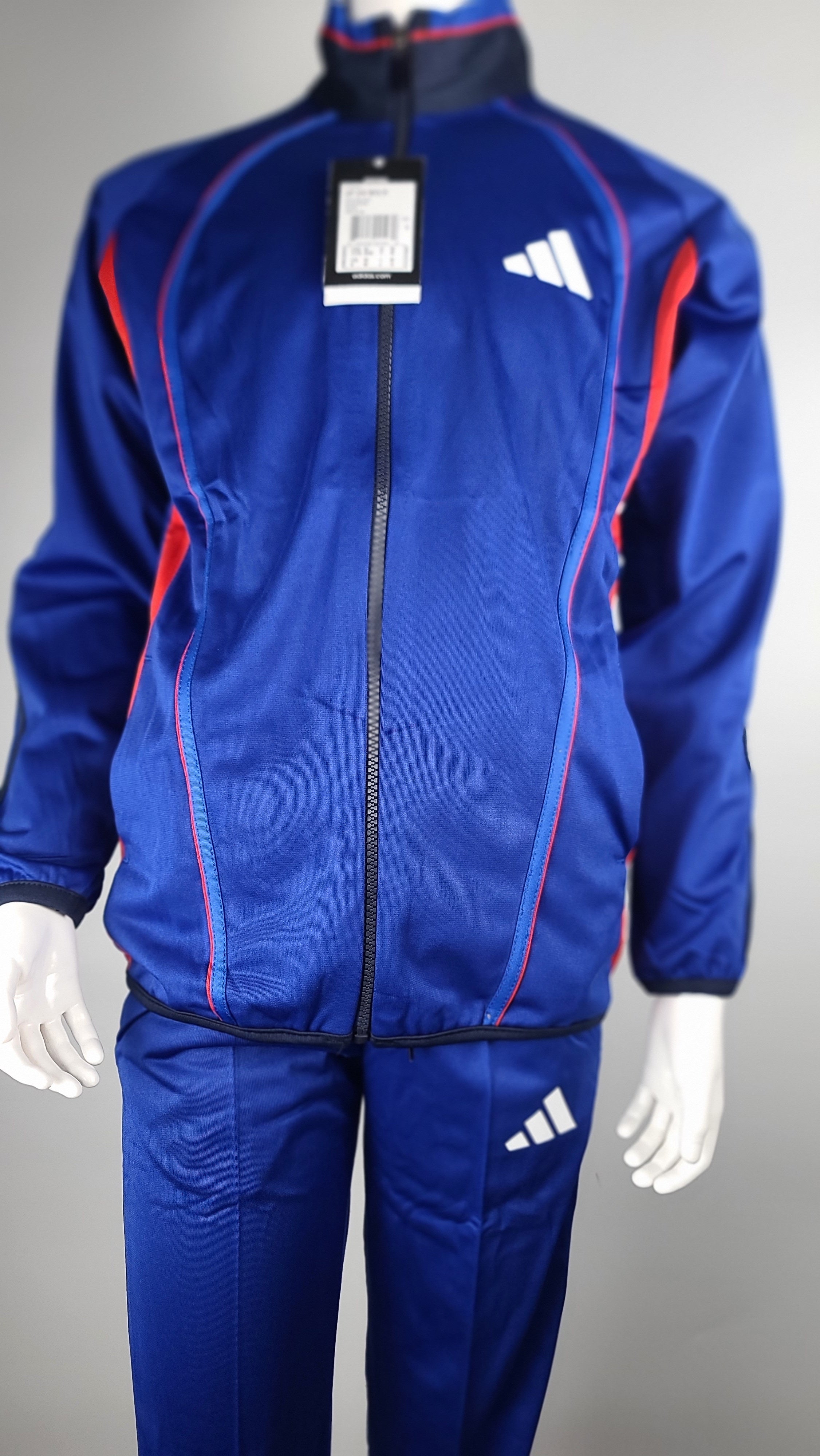 SURVETEMENT ADIDAS ENFANTS 2026